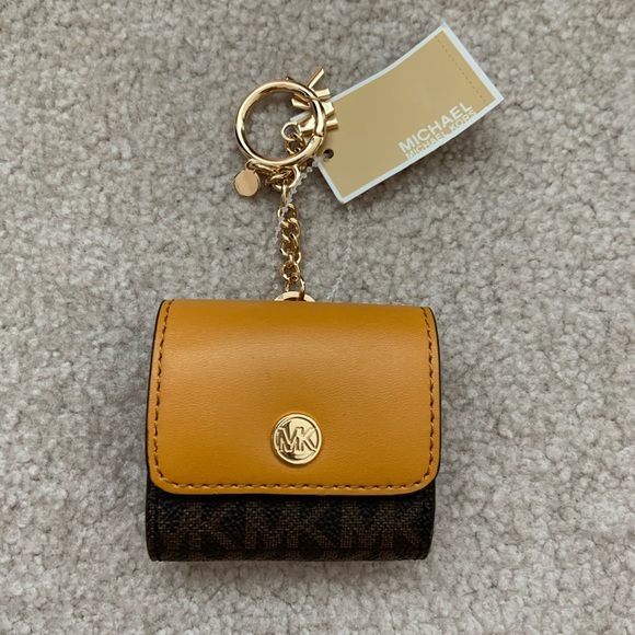 Michael Kors AirPod case - Picture 5 of 10